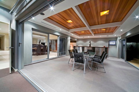 Luca Construct Pty Ltd - Builders Australia 0