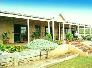 Murchison Rammed Earth - Builders Australia 1